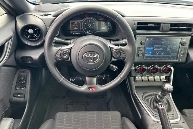 Used 2022  Toyota Base image 15