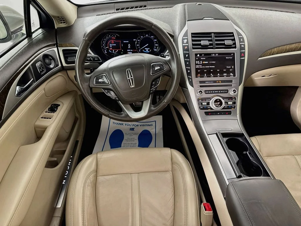 Used 2019 Pearl Metallic Lincoln Reserve image 28