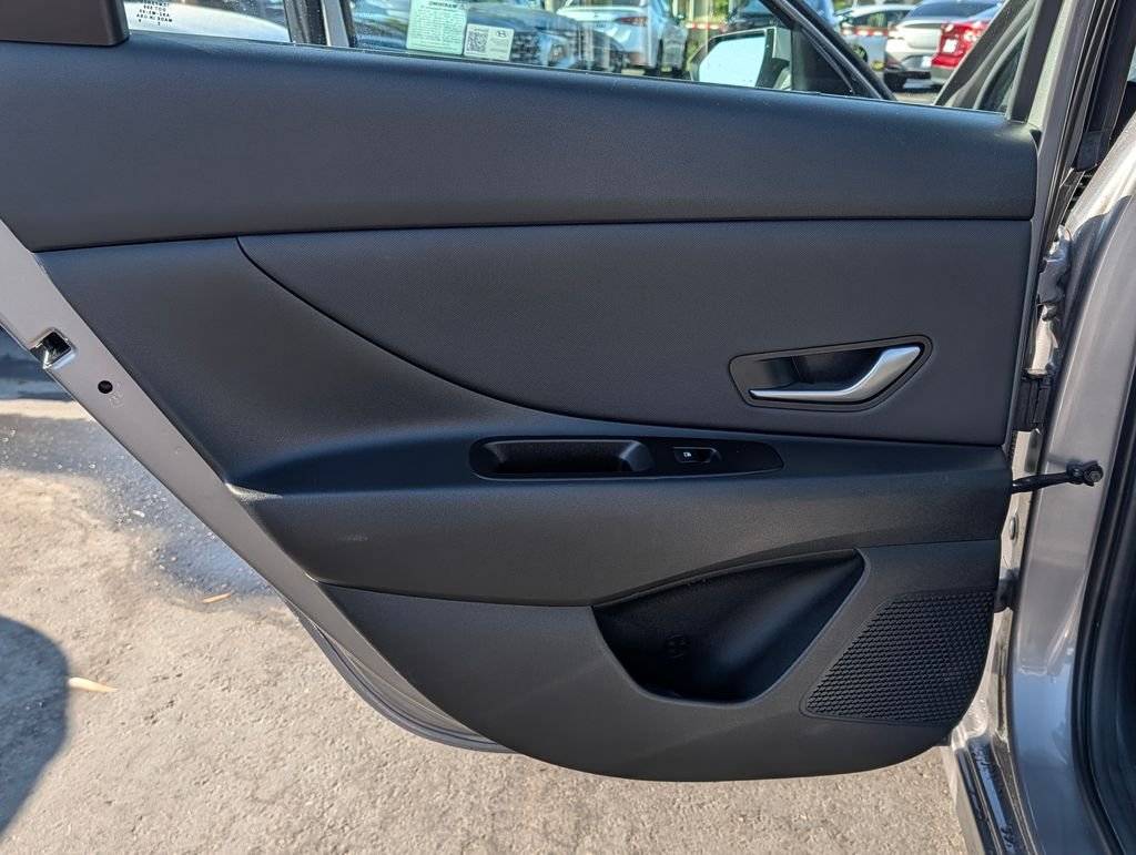 2024 Hyundai Elantra Limited - Photo 14