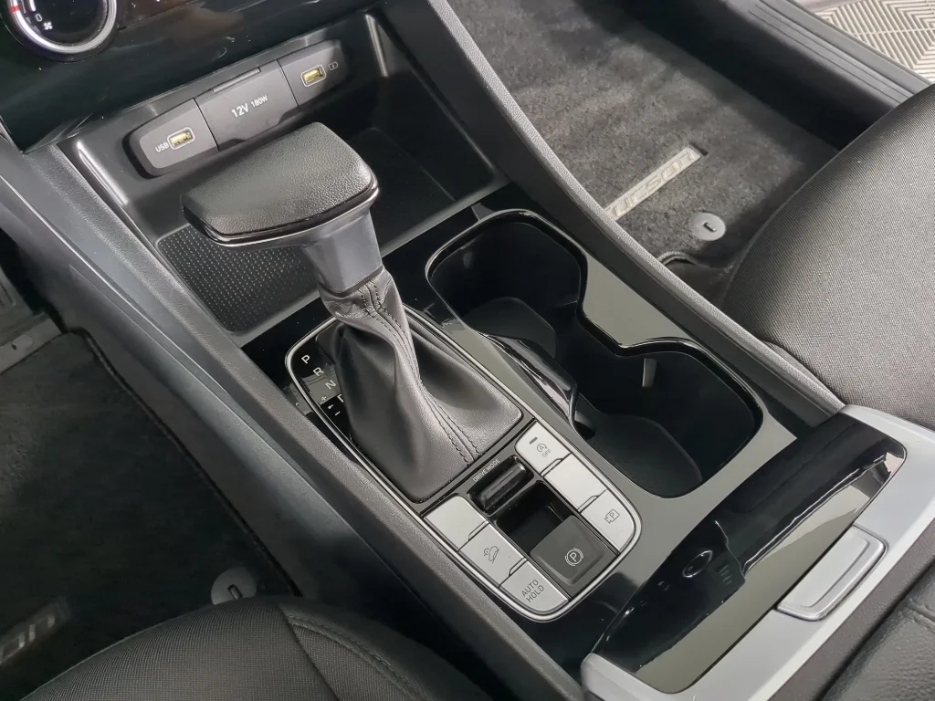 Used 2023 Silver Hyundai SE image 23