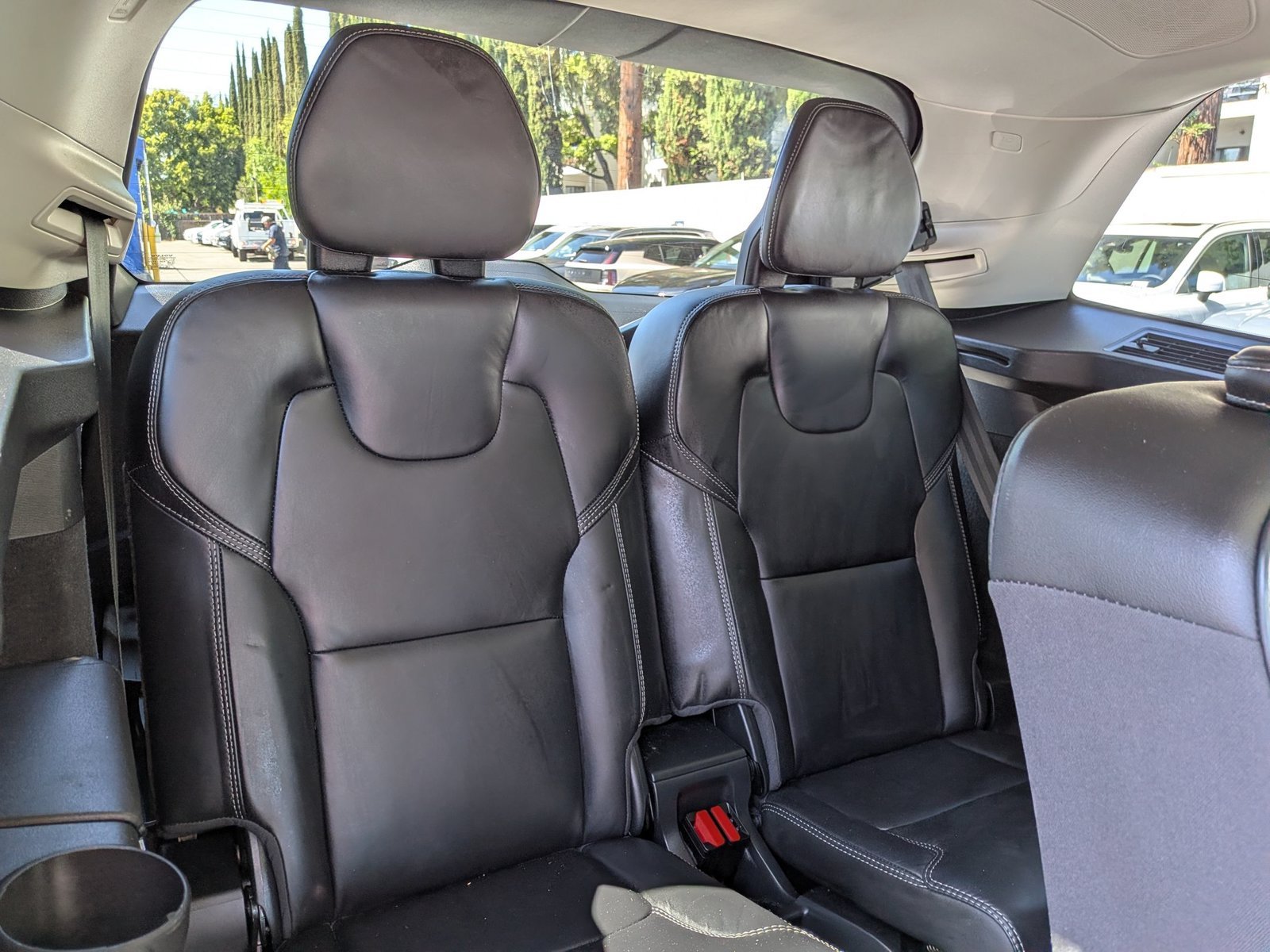 Used 2024 Onyx Black Metallic Volvo Ultimate Bright Theme image 21