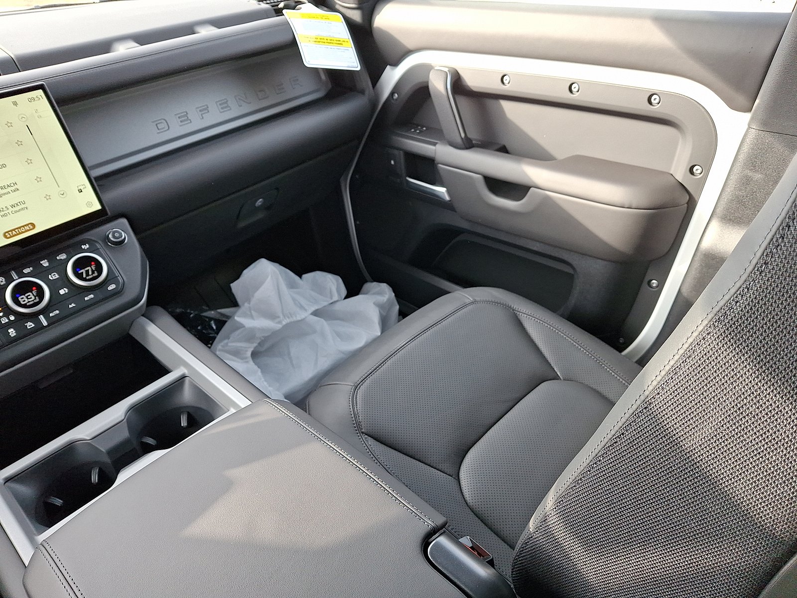 2026 Land Rover Defender V8 - Photo 14
