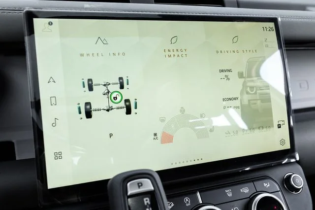 New 2026 White Land Rover X-Dynamic SE image 36