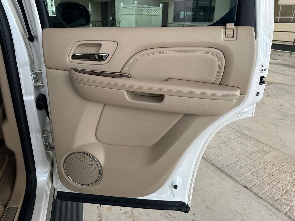 Used 2011 White Cadillac Premium image 29