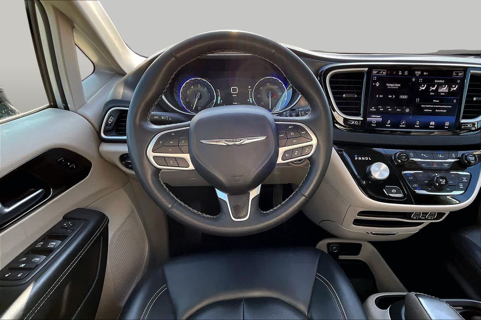 Used 2024 Silver Mist Clearcoat Chrysler Touring L image 6