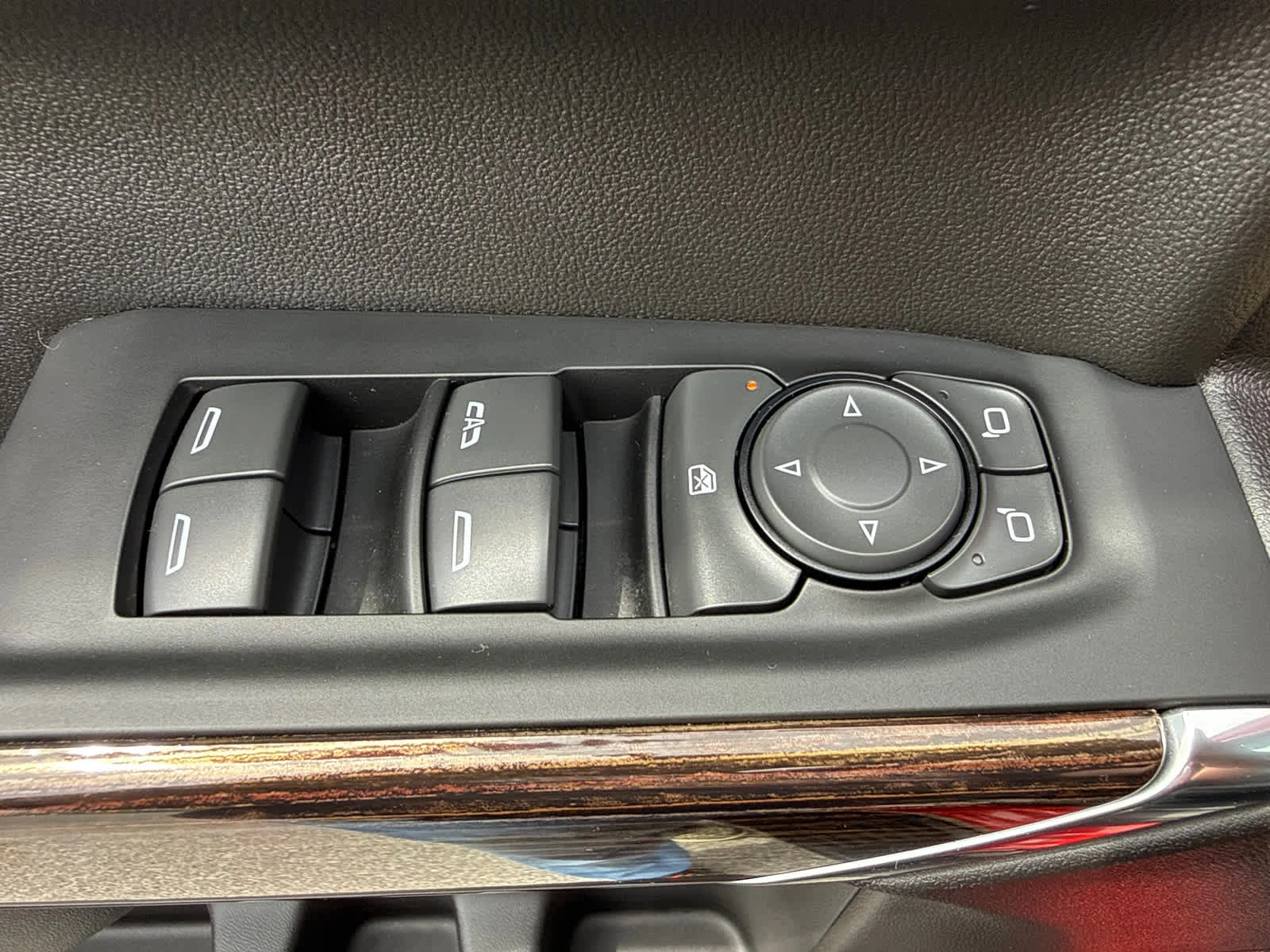 Used 2022 Cardinal Red GMC Elevation image 10