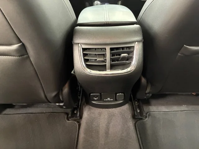 Certified Used 2018 IRIDESCENT PEARL TRICOAT Chevrolet Premier image 19