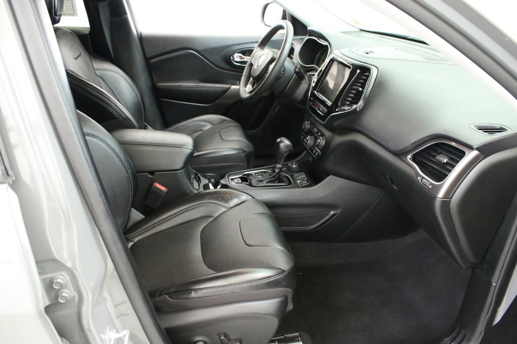 Used 2022 Gray Jeep Limited image 29