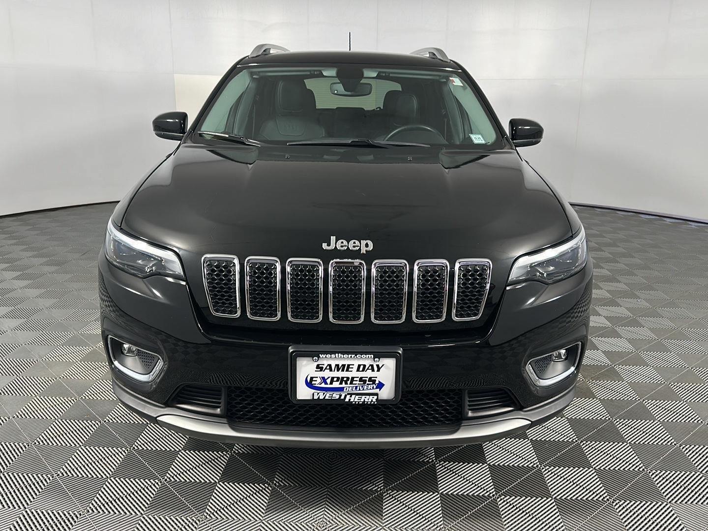 Used 2019 Diamond Black Crystal Pearlcoat Jeep Limited image 12