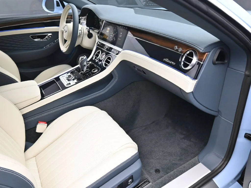 Used 2026  Bentley V8 image 11