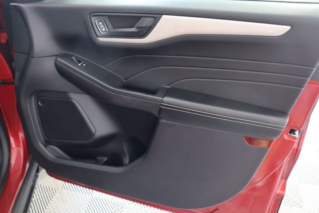 Used 2022 Red Ford SE image 27