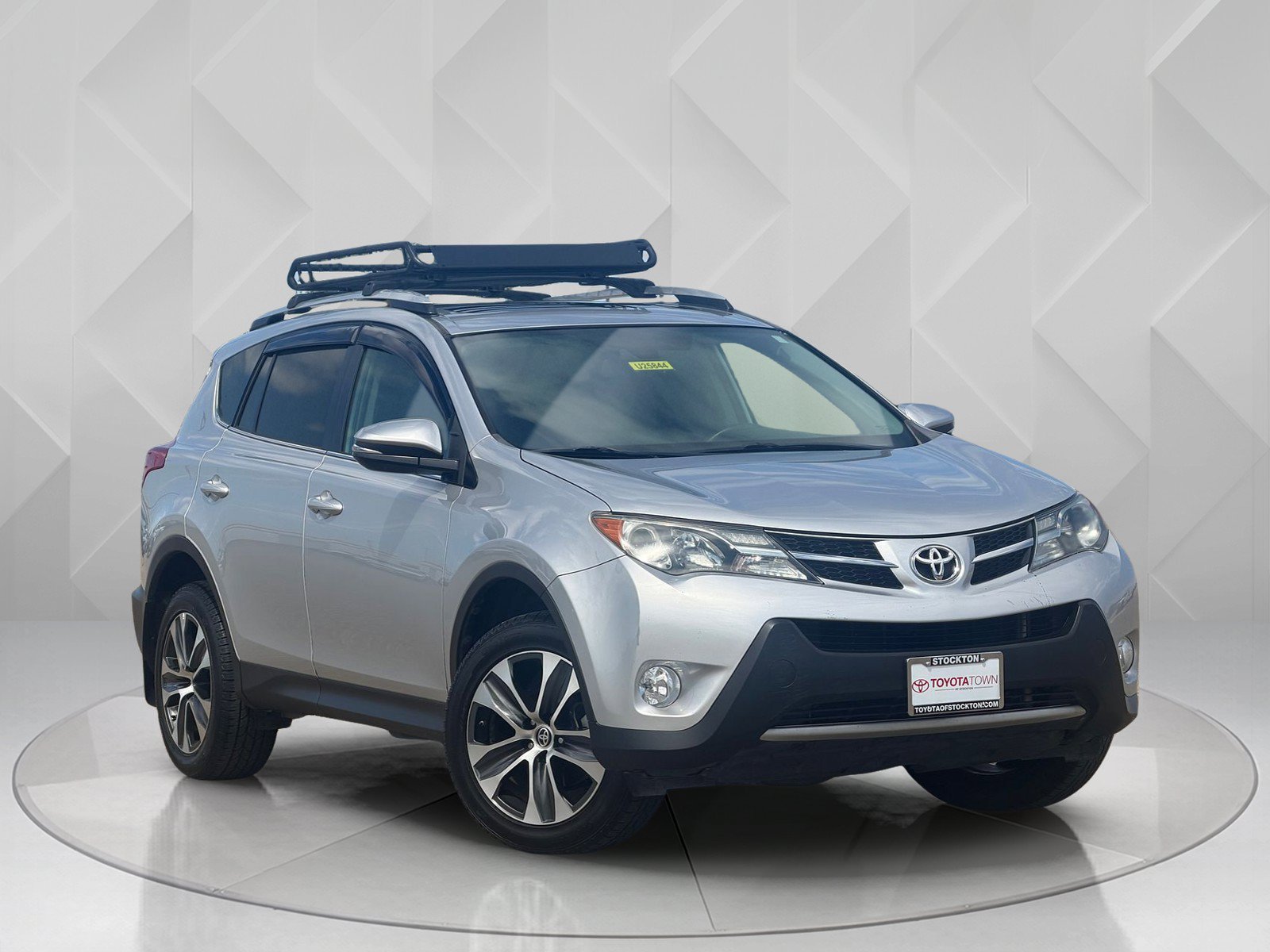 Used 2015 Classic Silver Metallic Toyota Limited image 6