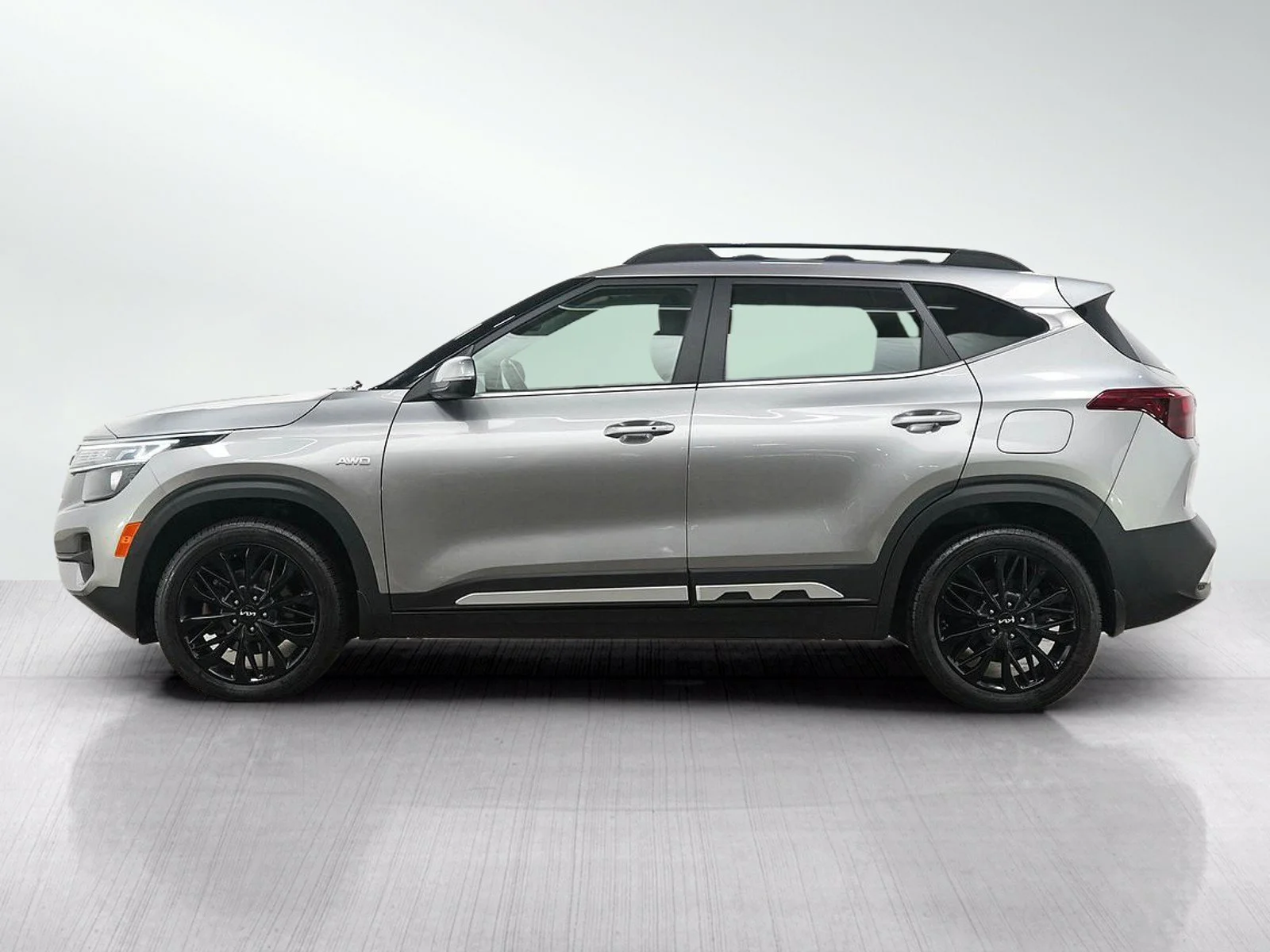 Used 2022 Steel Gray Kia Nightfall DCT AWD image 2
