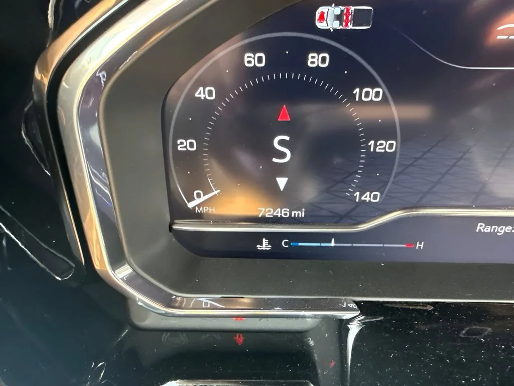 Used 2025 Summit White GMC SLT image 29