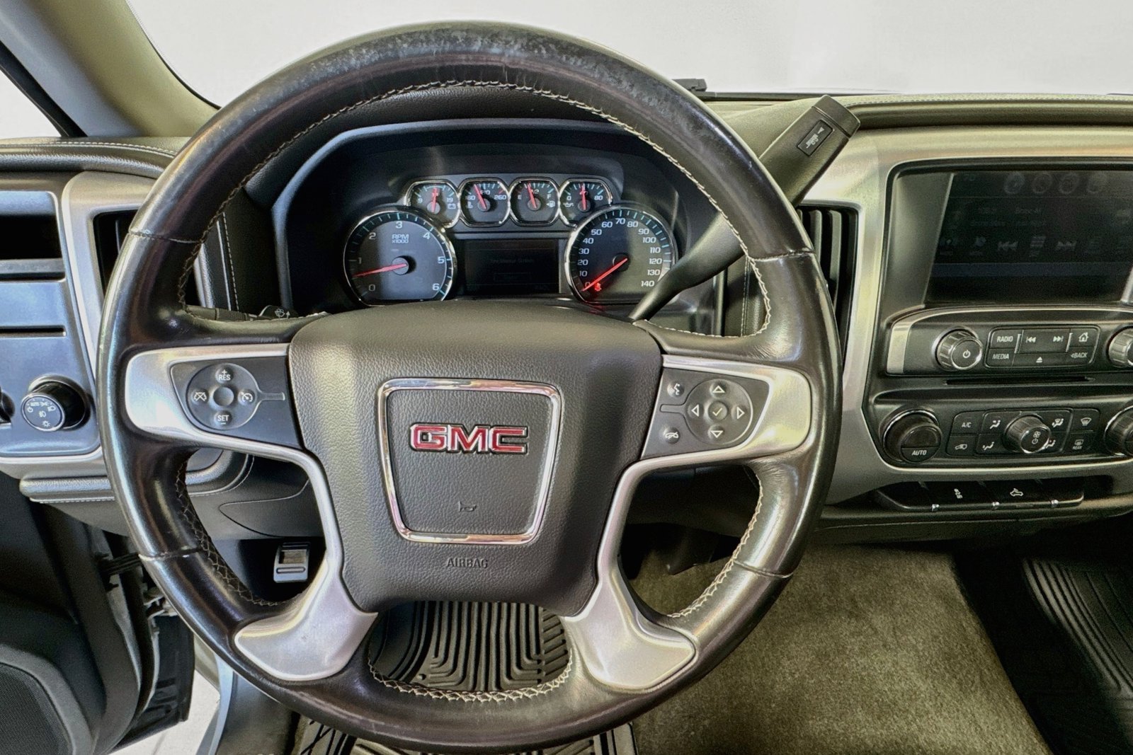 Used 2018 Quicksilver Metallic GMC SLE image 11