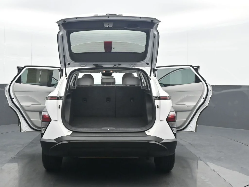 Used 2025 White Hyundai SEL image 36