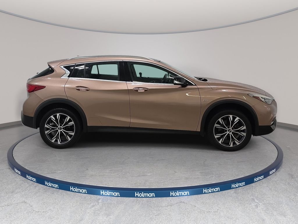 Used 2017 Liquid Copper INFINITI Premium image 5