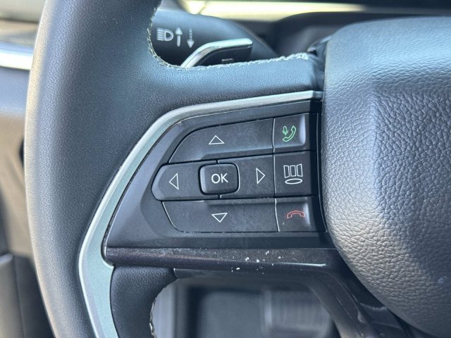 Used 2023 Silver Jeep Laredo image 11