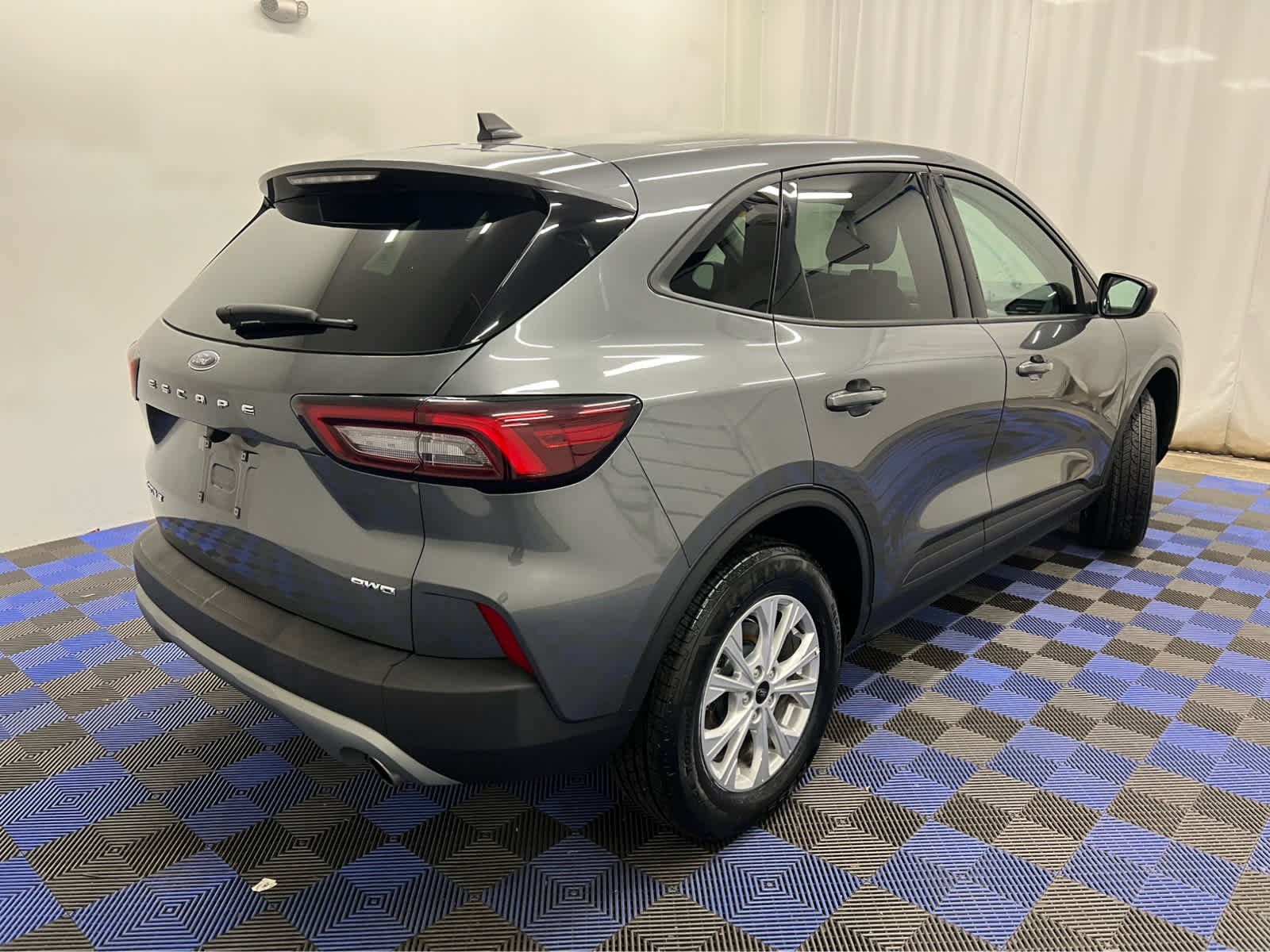 Used 2025 Carbonized Gray Metallic Ford Active image 4