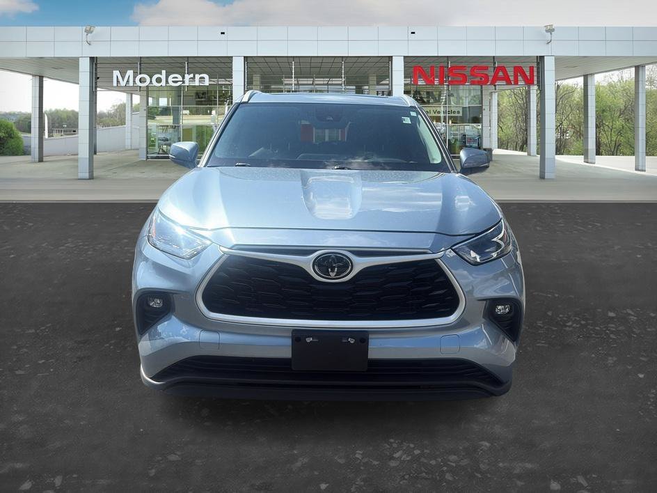 Used 2023 Moon Dust Toyota XLE image 24