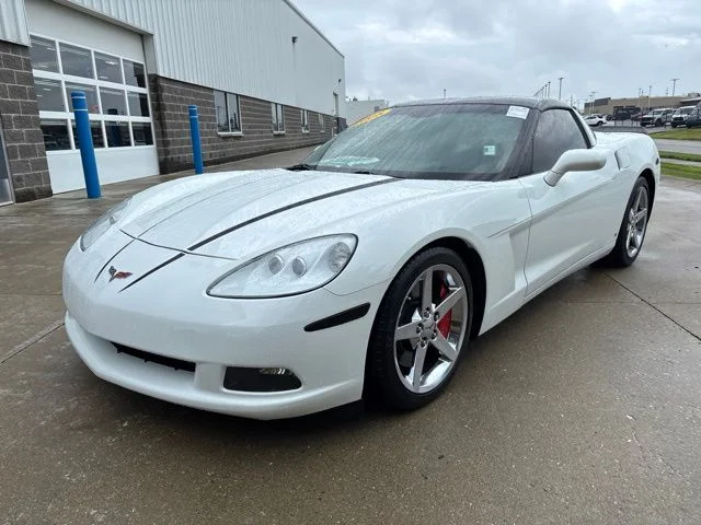 Used 2008 Arctic White Chevrolet Base image 3