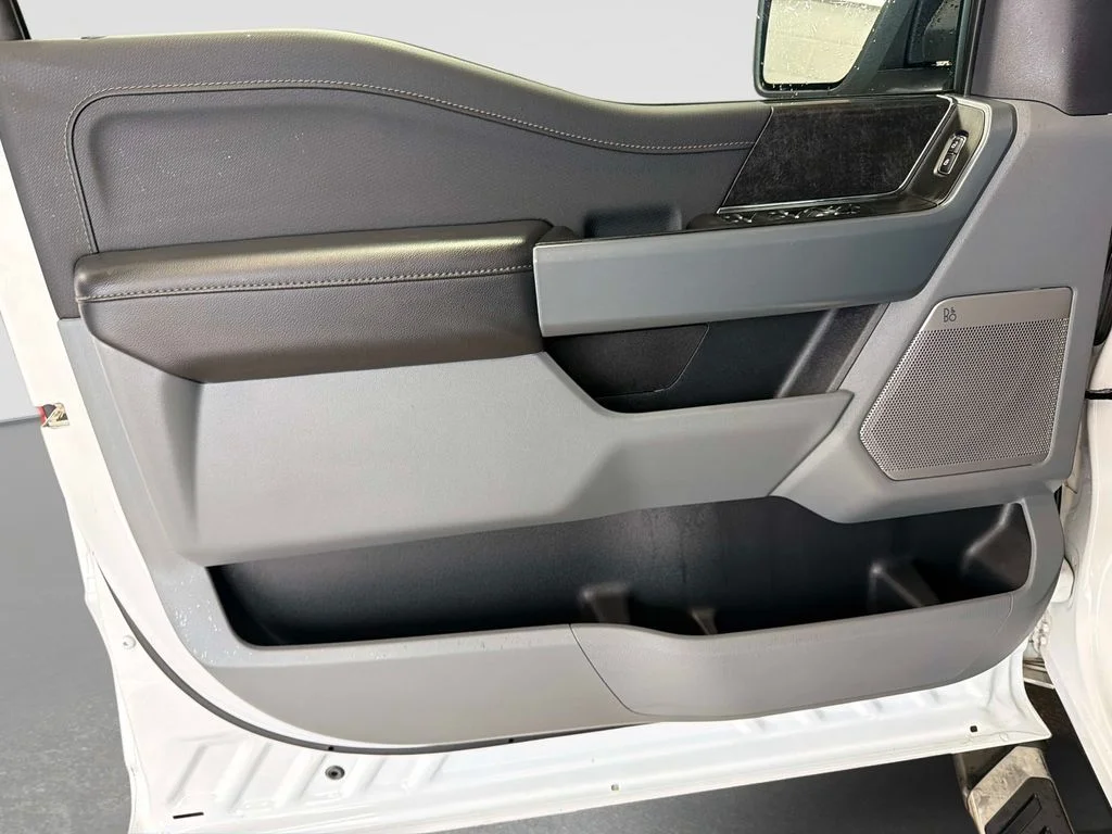 Used 2023 Oxford White Ford XLT image 18