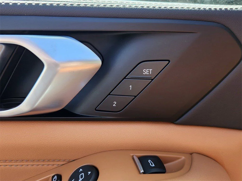 Used 2026 Skyscraper Grey Metallic BMW xDrive40i image 17