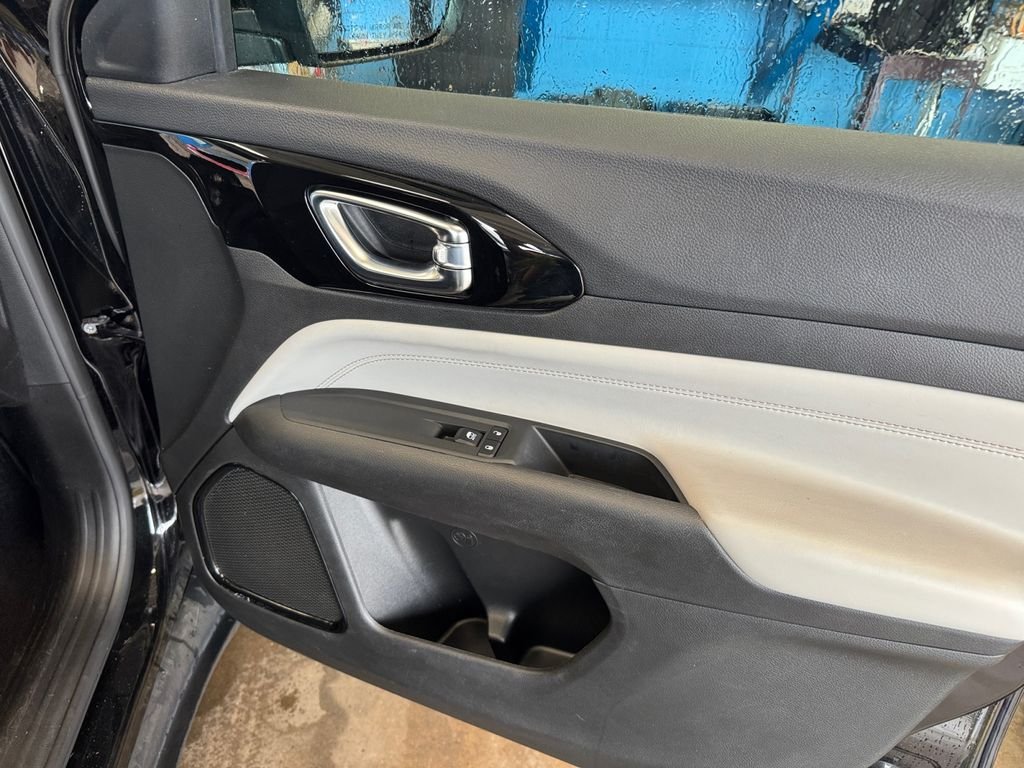 Used 2022 Diamond Black Jeep Limited image 22