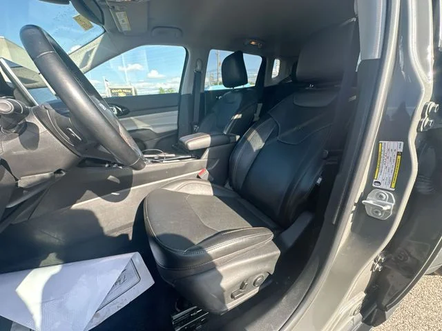 Used 2022 Gray Jeep Limited image 13