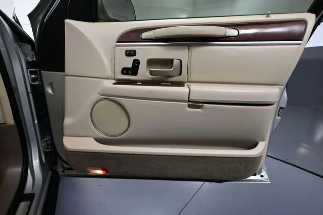 2004 Lincoln Town Car Ultimate - Photo 36