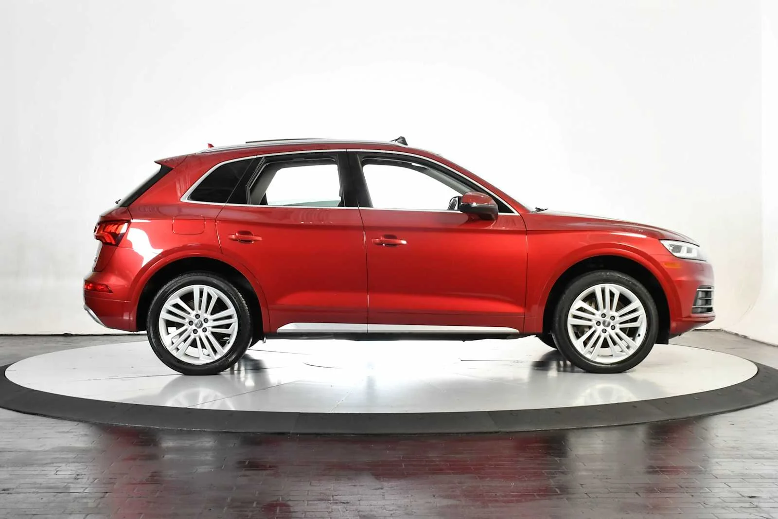 Used 2018 Matador Red Metallic Audi Premium Plus image 7
