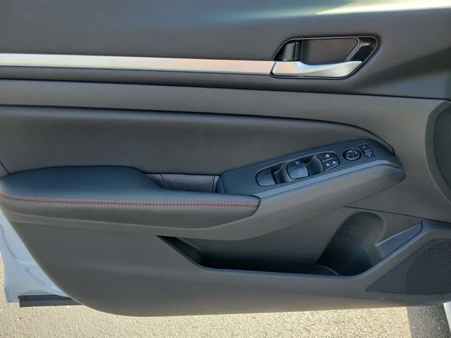 New 2026 Gray Sky Pearl / Super Black Two-tone Nissan SR image 16
