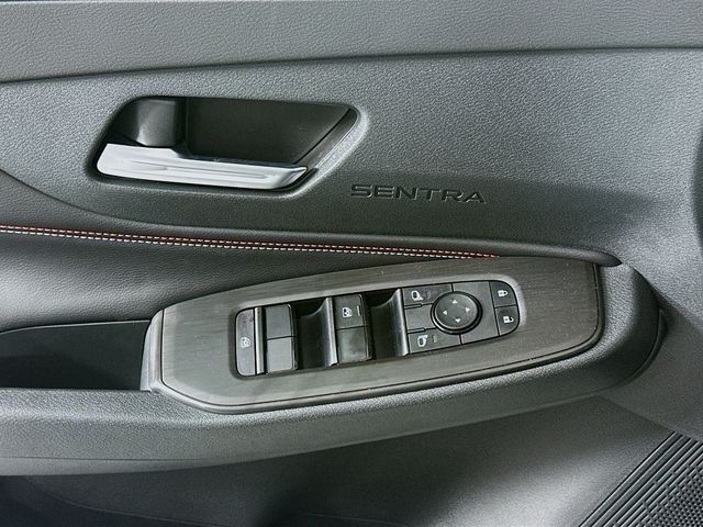 New 2026 Atlantic Gray Metallic / Super Black Two-tone Nissan SR image 17
