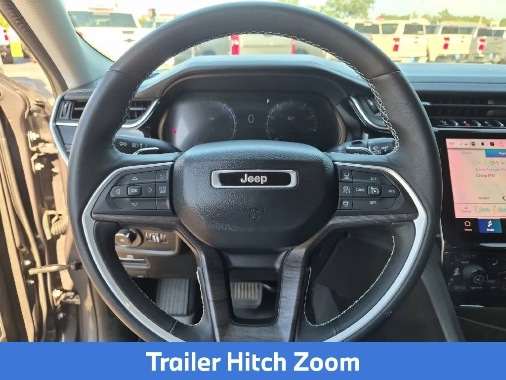 Used 2022  Jeep Limited image 15