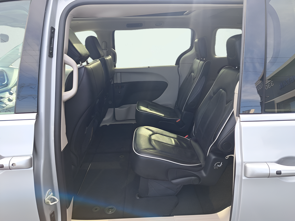 Used 2024 Silver Chrysler Limited image 12
