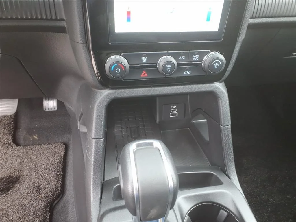 New 2025 Desert Sand Ford XLT image 21