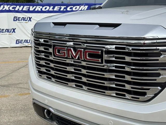 Used 2024 White GMC Denali image 3