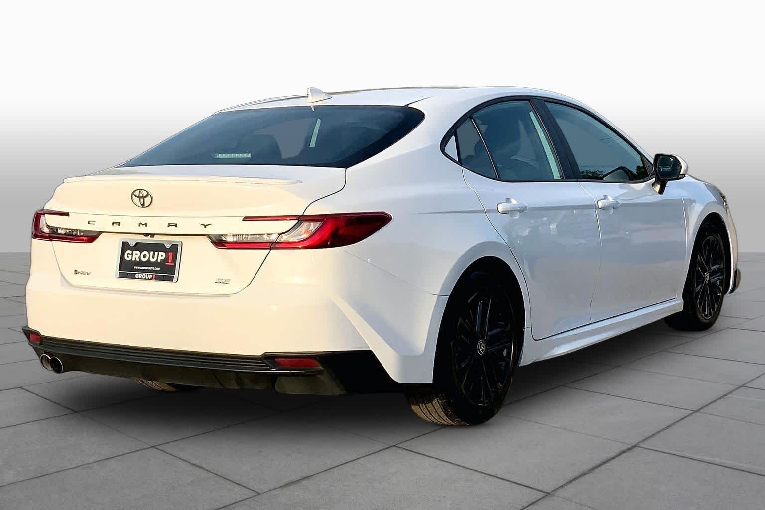 Used 2025 Ice Cap Toyota SE image 13