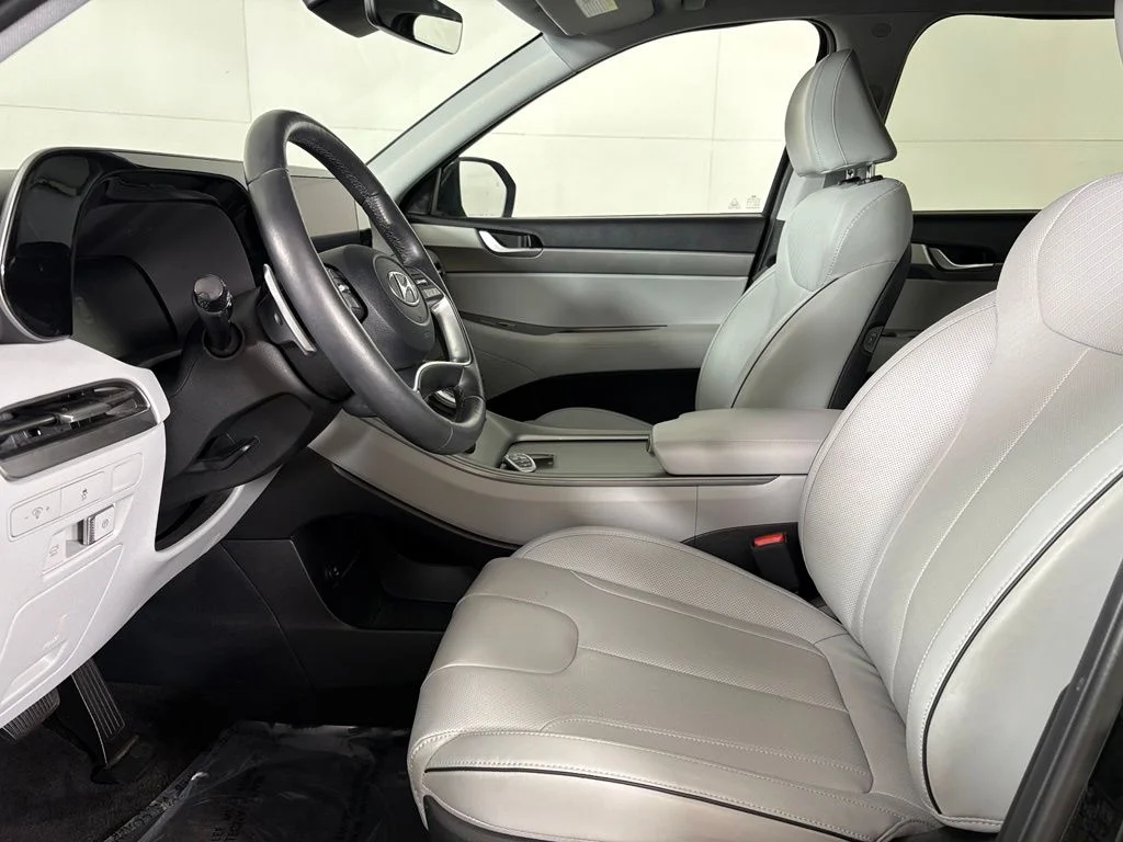 Used 2025 Black Hyundai SEL image 22