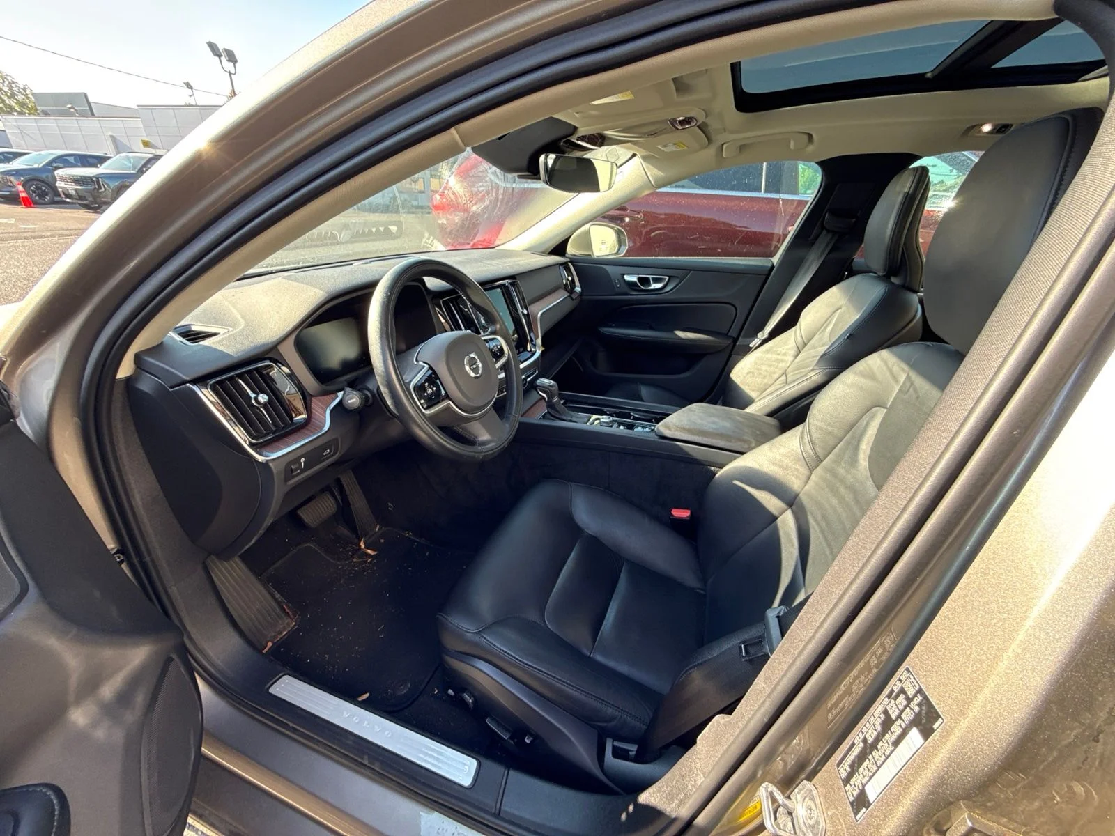Used 2021 Gray Volvo T6 Momentum image 4