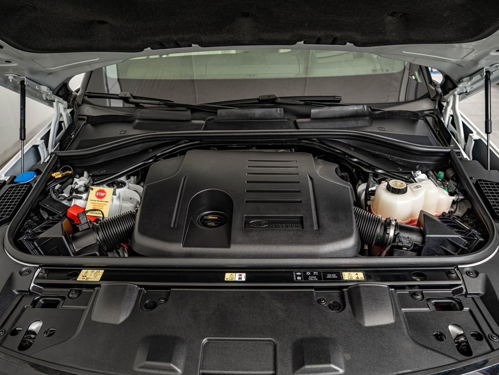 Used 2025 Fuji White Land Rover Autobiography image 46