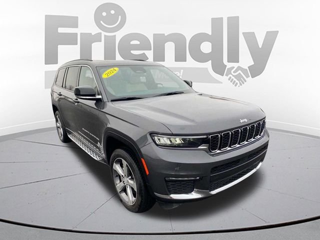 Used 2025 Gray Jeep Limited image 3