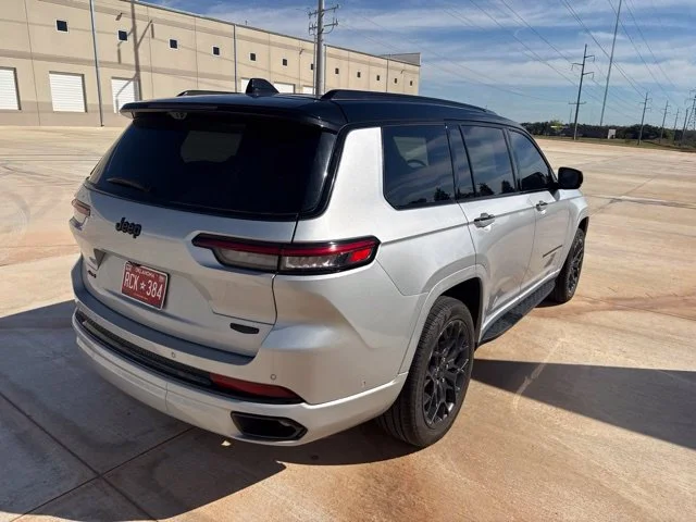 Used 2023 Silver Jeep Summit image 5