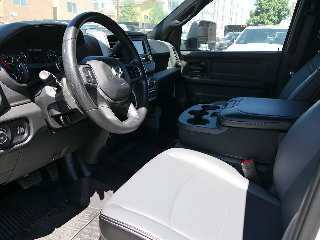 New 2024 Bright White Clearcoat RAM Tradesman/SLT image 10