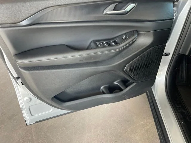 Used 2025 Silver Jeep Laredo image 26