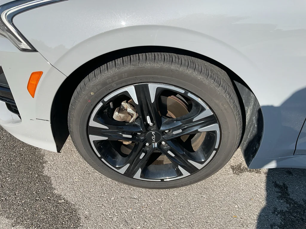 Used 2023 Wolf Gray Kia GT-Line image 5
