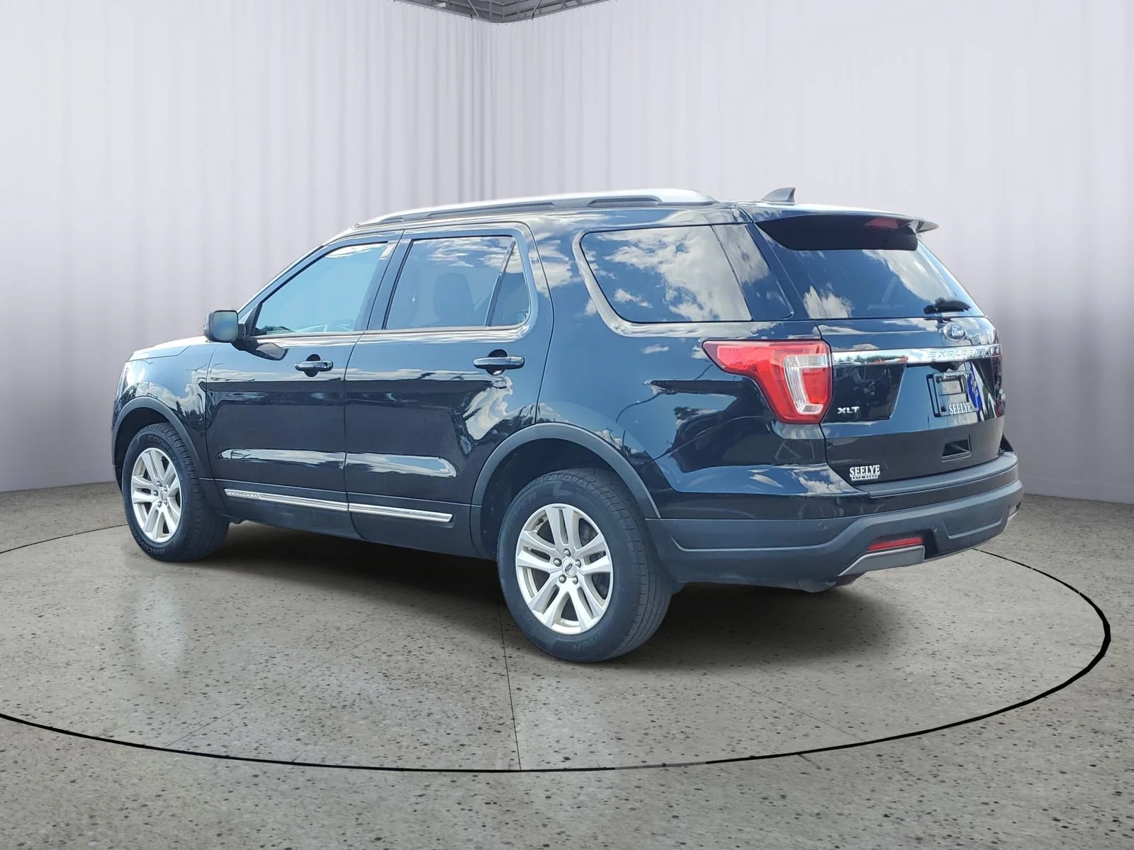 Used 2019 Black Ford XLT image 3