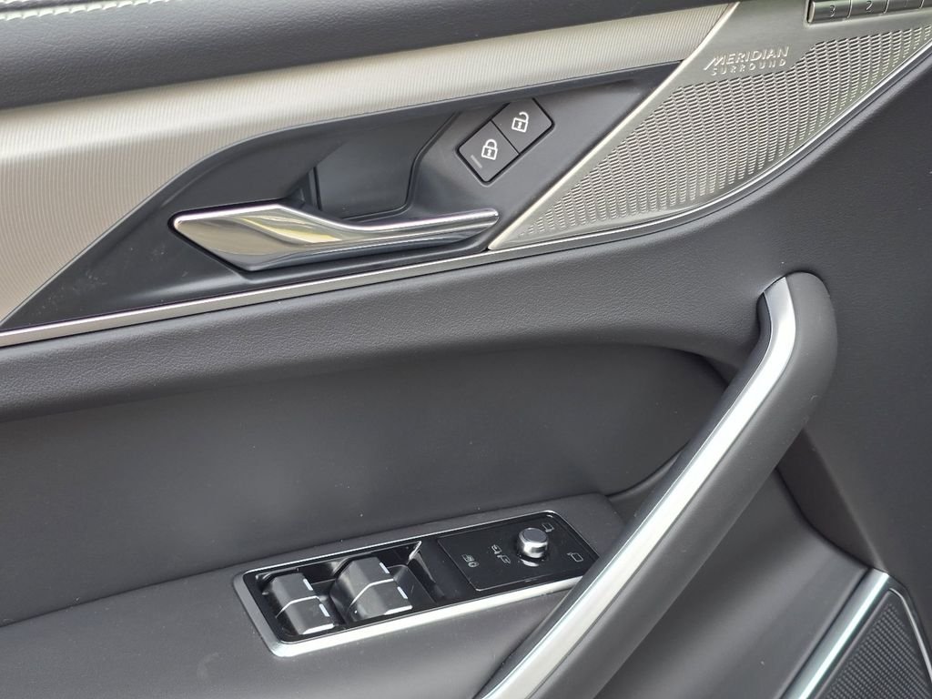 New 2026 Eiger Grey Jaguar P250 R-Dynamic S image 39