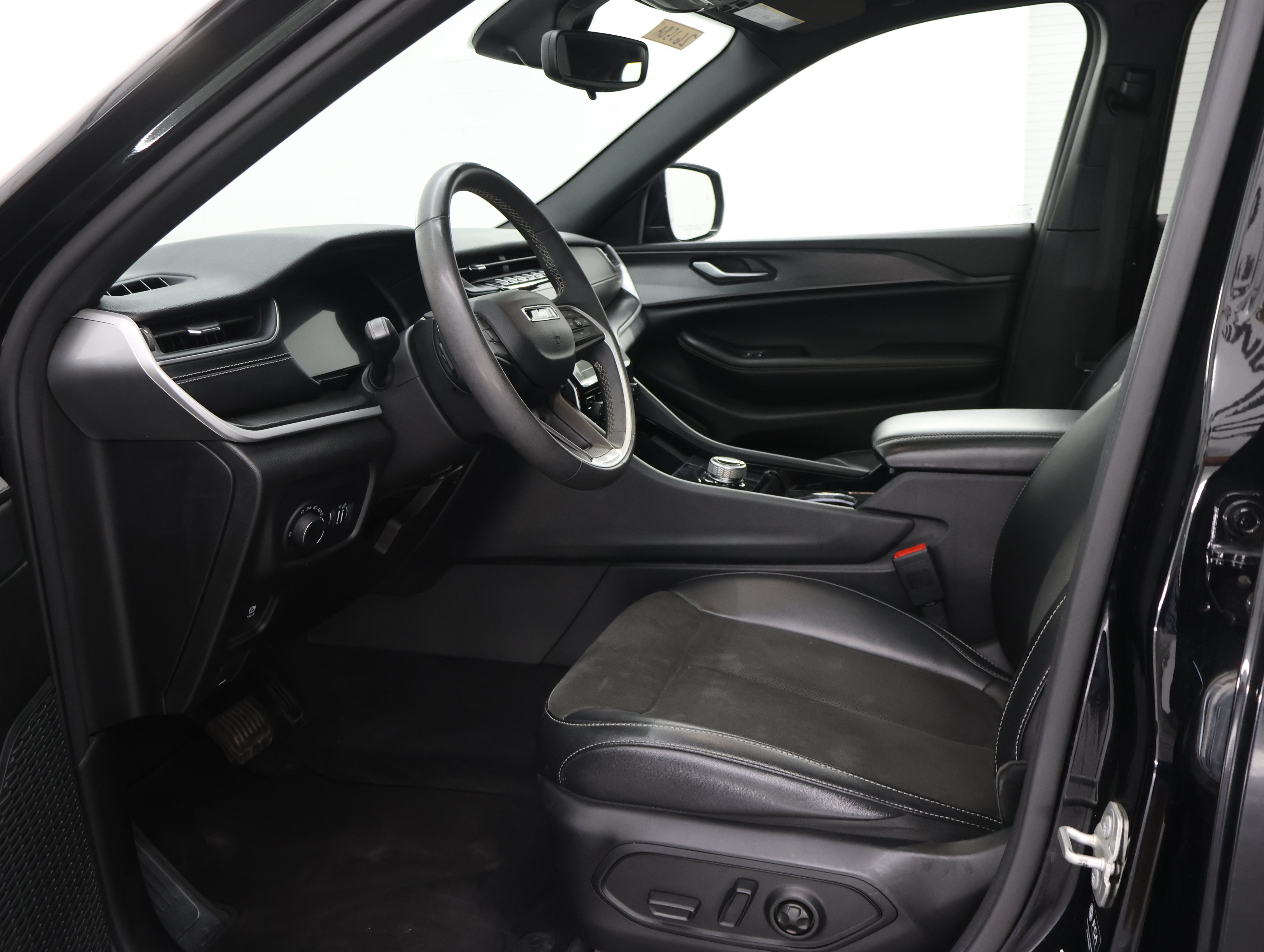 Used 2023 Diamond Black Crystal Pearlcoat Jeep 4x4 Altitude: ALTITUDE-4WD-MOON-HEATED SEATS-NEW TIRES-BACKUP CAM-1 OWNER image 8