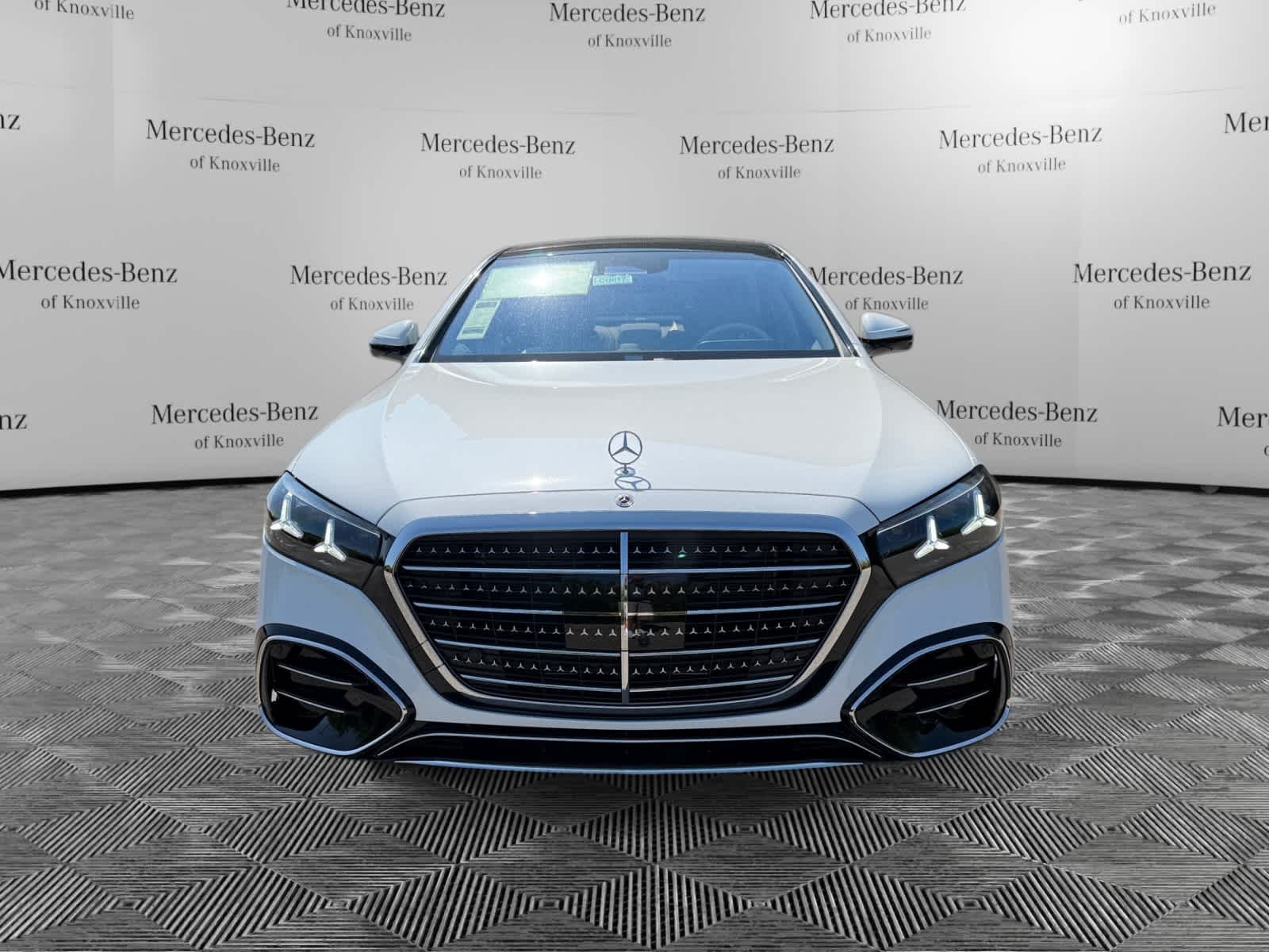 New 2027 MANUFAKTUR Moonlight White Metallic Mercedes-Benz S 500 image 8